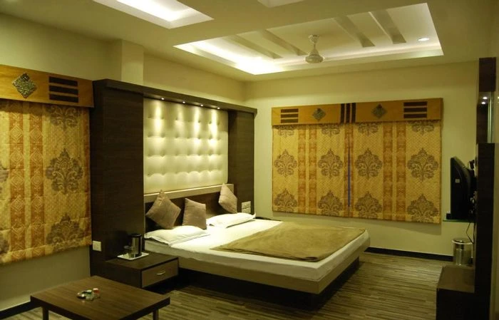 couple friendly hotels in Indore